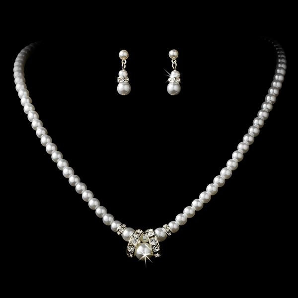 Beautiful Single Strand Pearls Jewelry Set