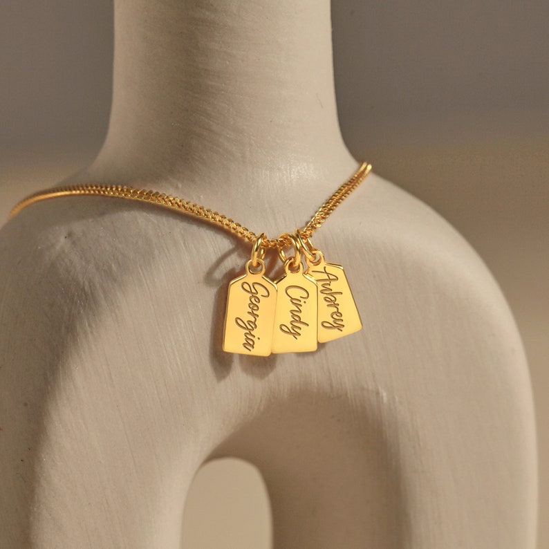 Personalized Mother's Necklace With Names